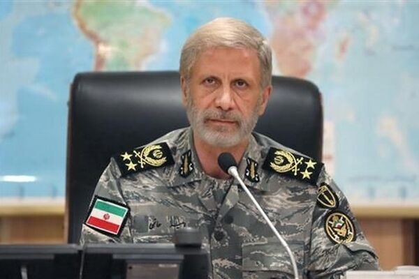 فرمانده کل ارتش: در برابر هرگونه تهدید دشمن می‌ایستیم