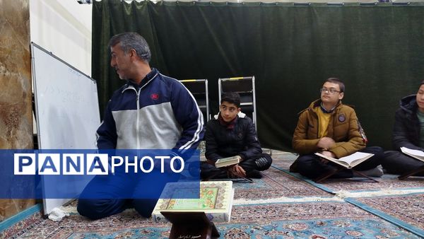 جلسه هفتگی آموزش قرآن در شهرستان خلیل آباد 