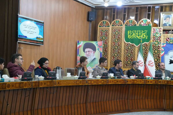 نشست مدیرکل آموزش و‌ پرورش استان اصفهان با نمایندگان شورای دانش‌آموزی و مجلس دانش‌آموزی استان 