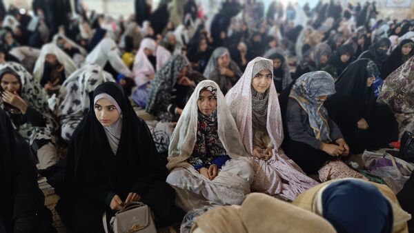 حضور پرشور دانش‌آموزان و فرهنگیان در نماز جمعه یاسوج