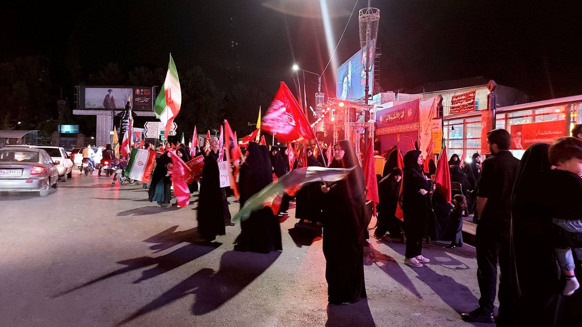 مشهدی‌ها شب گذشته چشم‌انتظار رهبر شهیدشان بودند