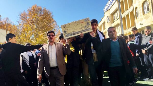 تشییع پیکر شهید گمنام در دبیرستان پویا یاسوج