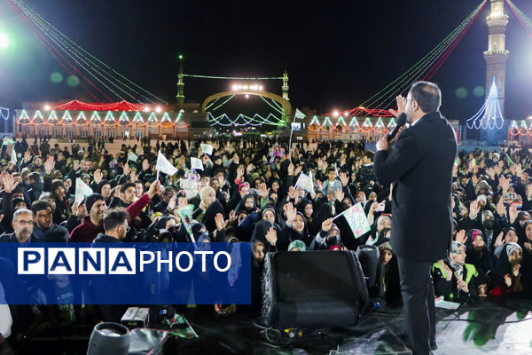 همخوانی سرود «سلام یا مهدی» با حضور ابوذر روحی در مسجد جمکران