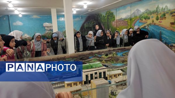 بازدید علمی دانش‌آموزان دبستان شاهد حاج تقی آقا‌بزرگ از پژوهش‌سرای علامه طباطبایی ناحیه یک مشهد