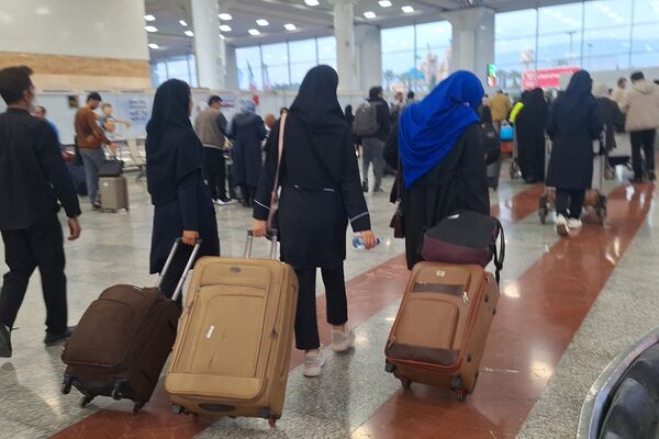 استقبال از زائران حرم امام رئوف در فرودگاه شیراز
