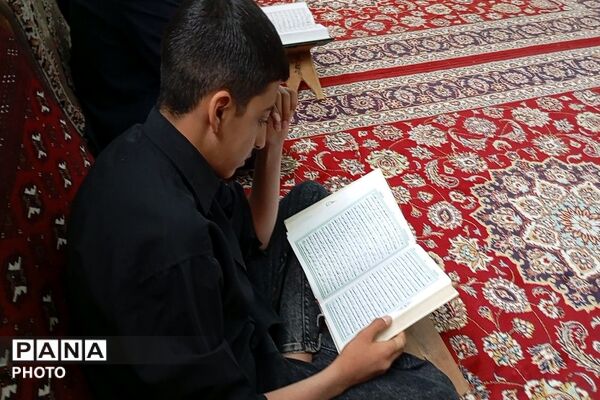 قرائت سوره فتح و اقامه نماز جماعت ظهر و عصر در مسجد جامع شهر بار