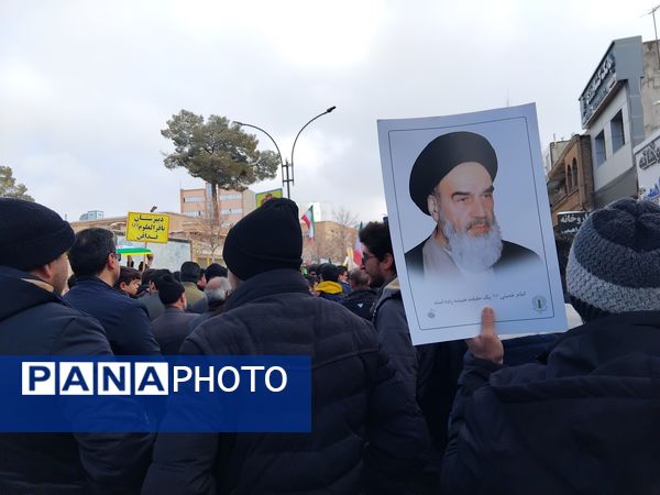 راهپیمایی ۲۲بهمن در شهرستان کاشمر با حضور پر رنگ مردم برگزار شد 