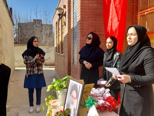 گلباران تمثال امام و تقدیر از دانش‌آموزان برتر  هنرستان بصیرت آشخانه