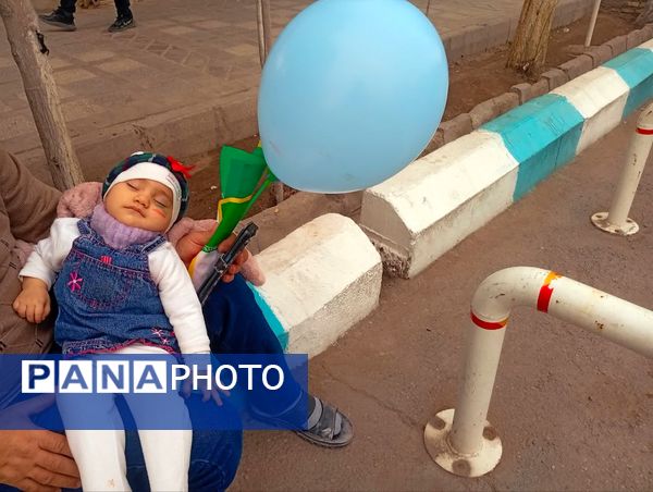 جلوه‌هایی از حضور پرشور دهه نودی‌ها در راهپیمایی ۲۲ بهمن در یزد