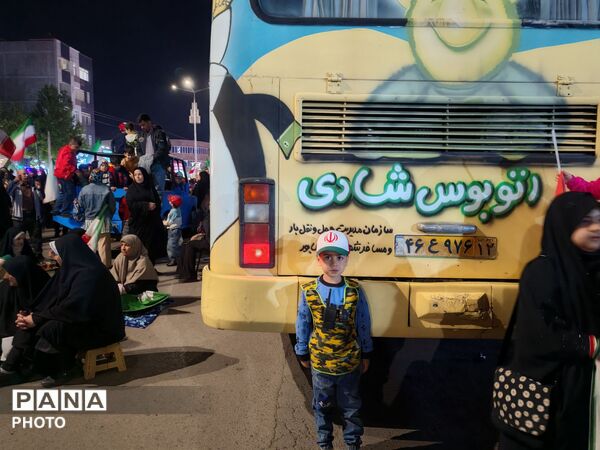 تجمع شبانهٔ شهروندان در پنجاه‌ونهمین شب یادبود در بلوار فضل