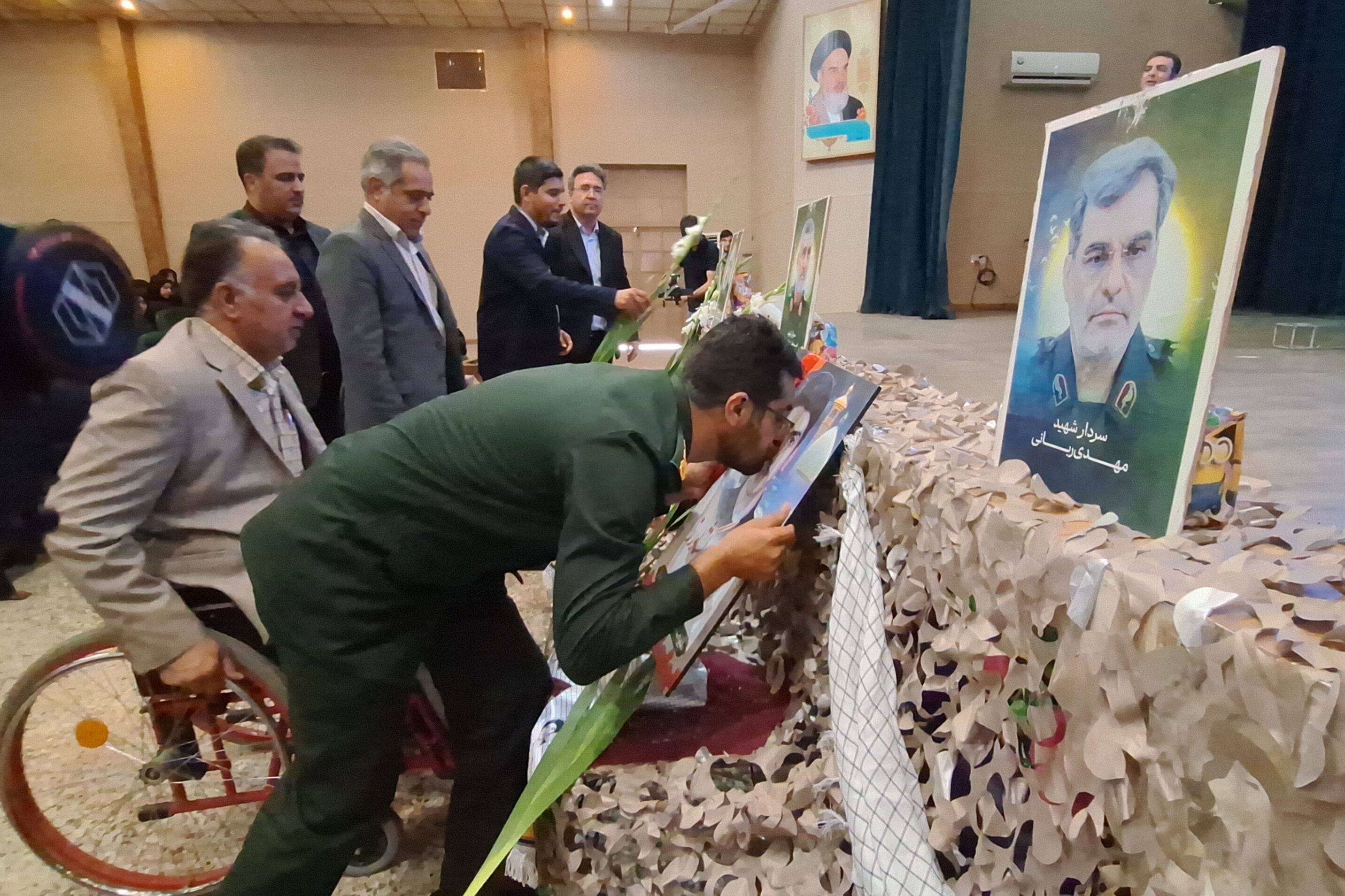 آیین بزرگداشت مقام شهدا و تجلیل از خانواده شهدا و ایثارگران 