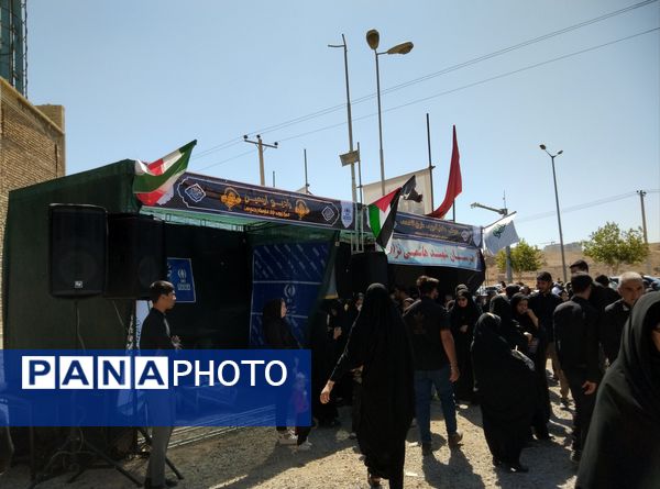 برپایی موکب سازمان دانش‌آموزی و رادیو پانا خراسان جنوبی در مسیر پیاده‌روی جاماندگان اربعین 