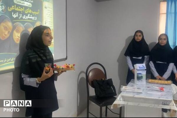 رقابت خلاقانه دانش‌ آموزان پایه هشتم  دبیرستان نگین دانش در مسیر یادگیری نوین