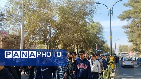 حضور پرشور مردم کاشان در راهپیمایی روز 13 آبان