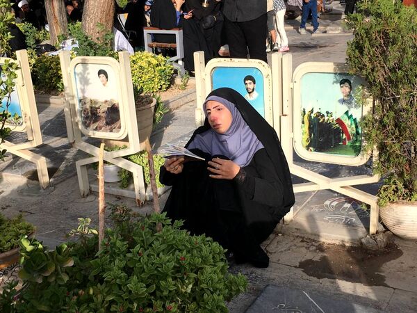 برپایی مراسم دعای عرفه در گلستان شهدای اصفهان