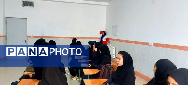 گرامیداشت هفته پدافند غیر عامل در دبیرستان نمونه دولتی برکت خاتم