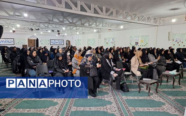 همایش انجمن اولیا و مربیان در ناحیه یک ری