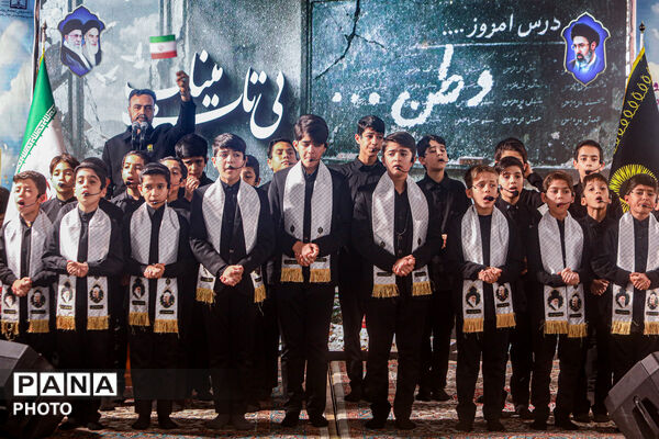 گرامیداشت دانش‌آموزان مدرسه میناب در حرم مطهر رضوی