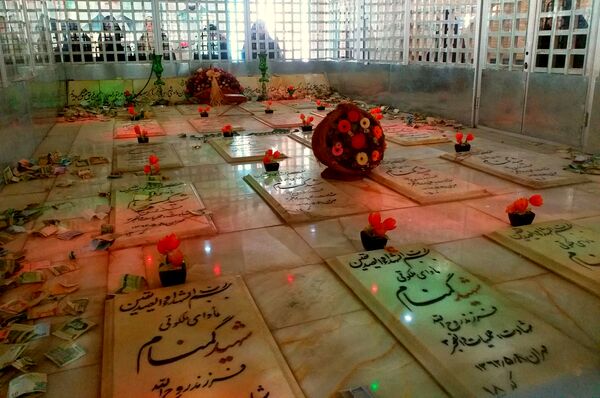 دختران اثرگذار شهرستان‌های تهران مزار سردار دلها و شهیده آیدا قاسمی را زیارت کردند