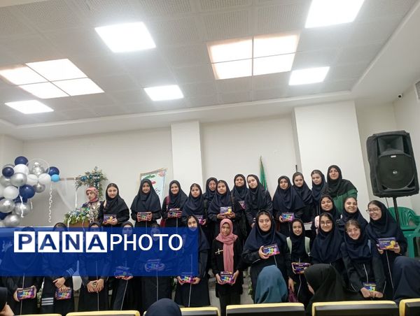  جشن جوانه ها در دبیرستان رحمت ناحیه ۲ اصفهان 