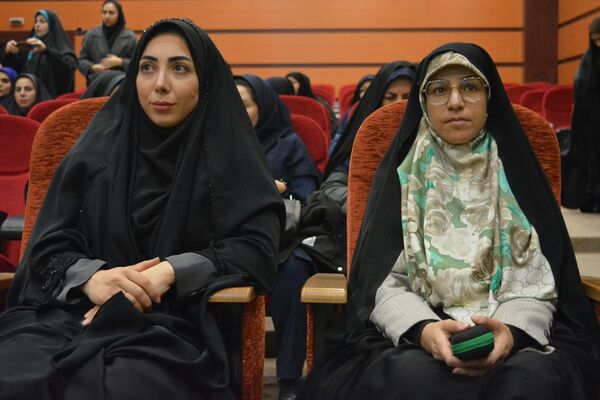آیین تجلیل از برگزیدگان حوزه مشاوره و پیشگیری از آسیب‌های اجتماعی بهارستان‌دو