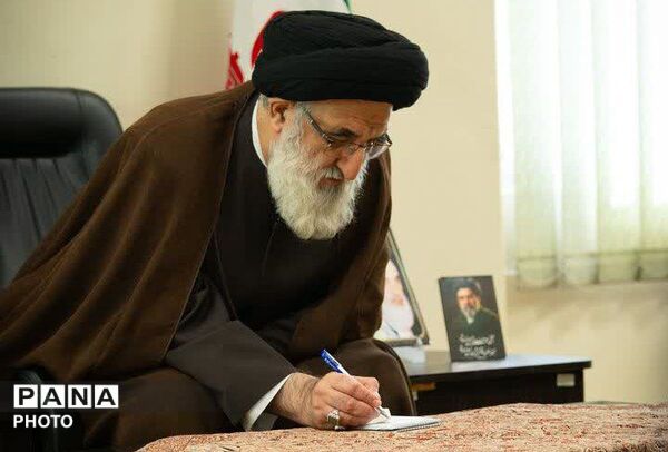 بیعت  اعضای شورای دانشگاه آزاد اسلامی استان البرز با سومین رهبر انقلاب اسلامی