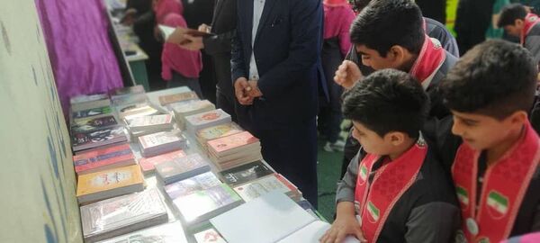 برگزاری مراسم شاهنامه‌خوانی و حافظ‌خوانی همراه با افتتاح نمایشگاه کتاب در مدرسه میلاد و کوثر نبی سعدآباد