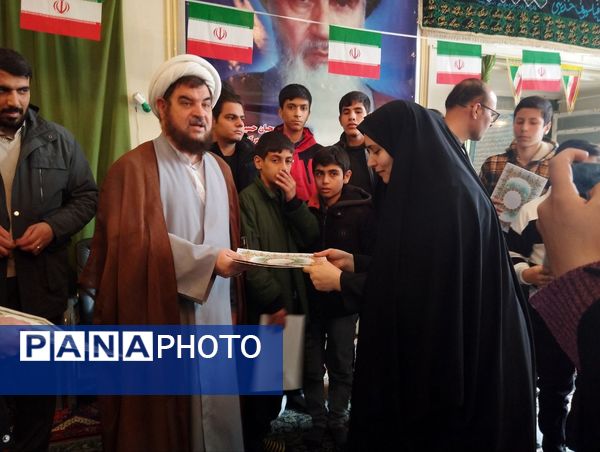 تقدیر از دانش‌آموزان برتر نهج البلاغه ناحیه 4 کرج