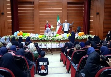 تقدیر از ستارگان دبیرستان صدیقه مشهد