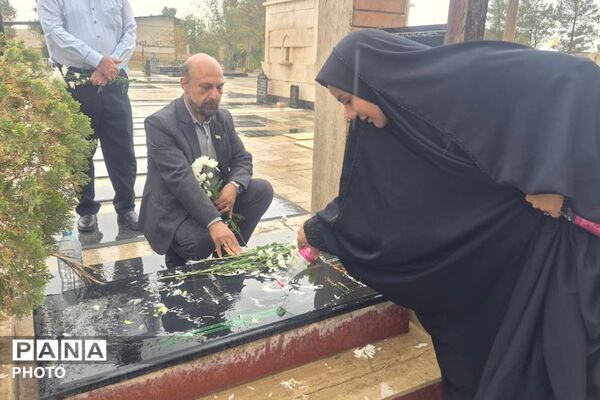 غبارروبی مزار شهدا و تجلیل از مقام والای خانواده‌های شهدا