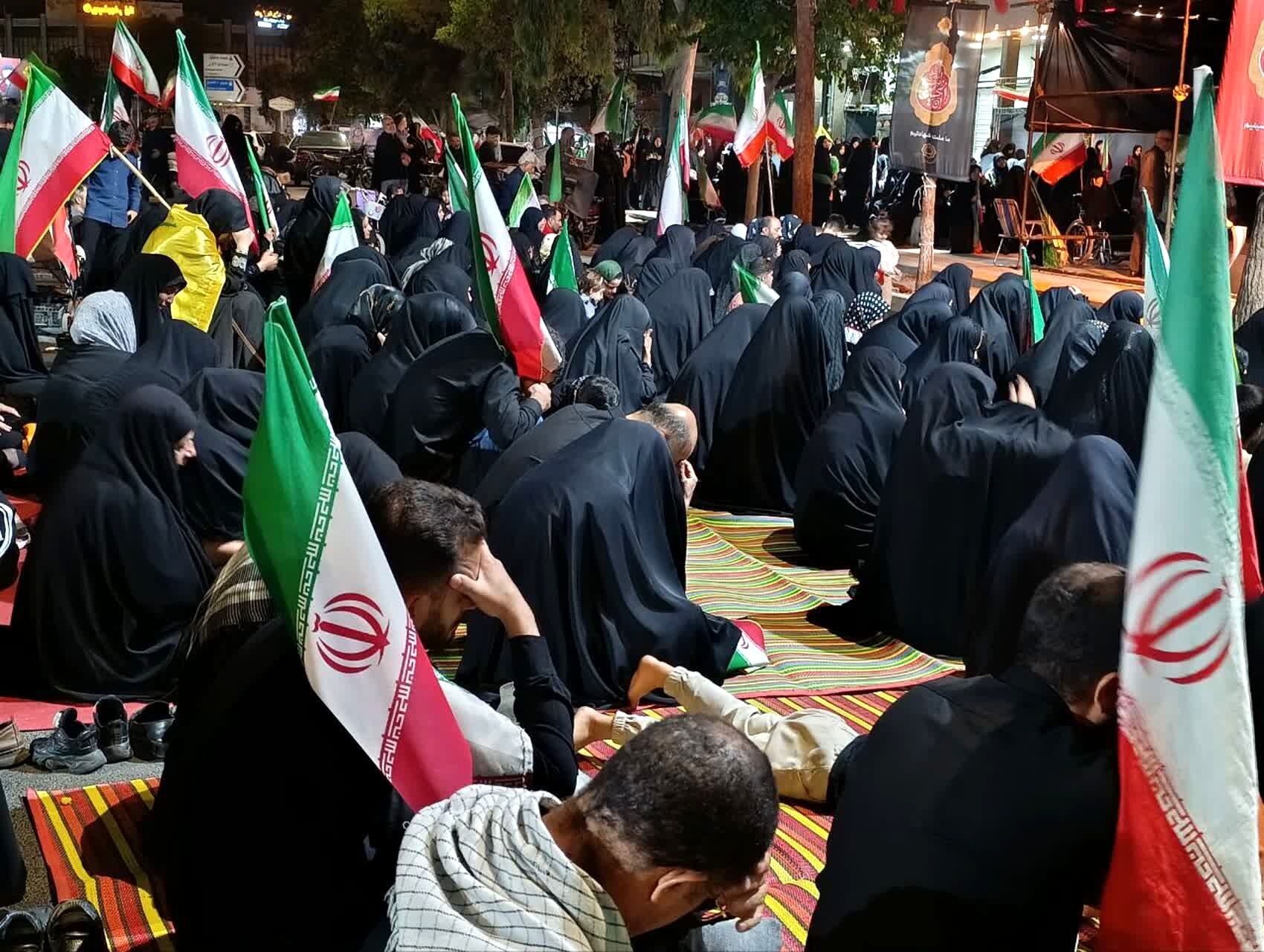 جلوه‌هایی از تجمع میدان امام خمینی(ره) قم در دومین شب محرم