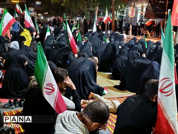 جلوه‌هایی از تجمع میدان امام خمینی(ره) قم در دومین شب محرم
