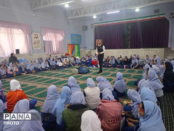 جلسه  آموزشی طرح ماهر سفیران سلامت در مدرسه بنت المهدی صدر ۲