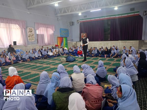 جلسه  آموزشی طرح ماهر سفیران سلامت در مدرسه بنت المهدی صدر ۲