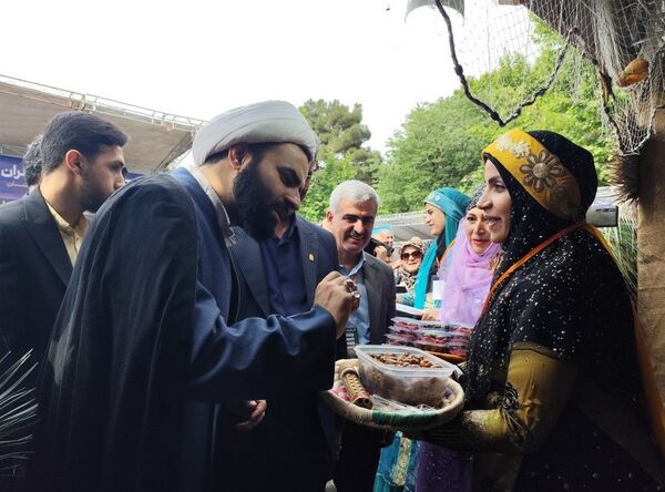 بازدید معاون پرورشی و فرهنگی وزارت آموزش و پرورش از نمایشگاه دستاوردهای کانون‌های فرهنگی تربیتی استان بوشهر