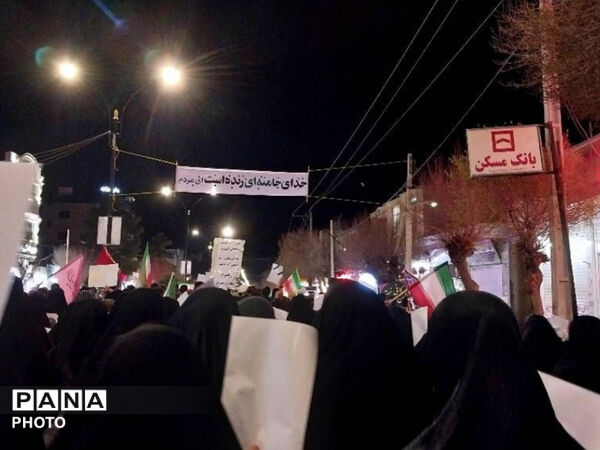 سنگر ما خیابان است
