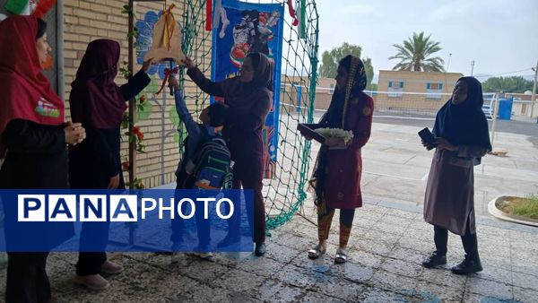 شکوفه‌ها در راه رویش؛ جشن ورود کلاس اولی‌ها در مدرسه شهید مطهری مارم فین