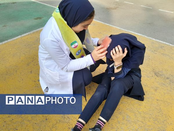  مانور زلزله در مدرسه مصلی نژاد حضرت زهرا(س)