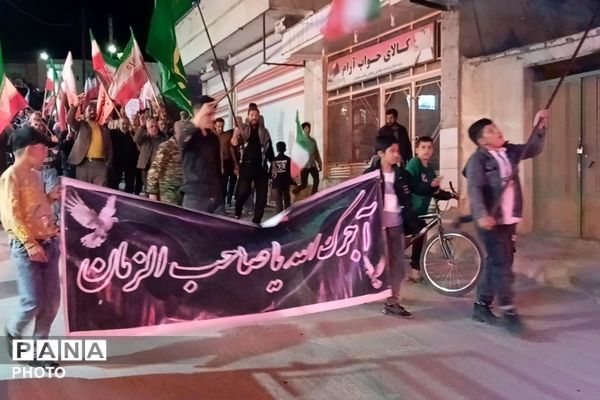 مردم بن میدان حماسه را خالی نمی‌کنند 