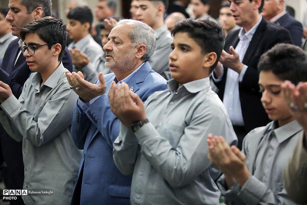 محفل انس با قرآن کریم و اقامه نماز جماعت در نخستین روز بازگشایی مدارس