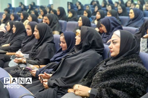 درخشش ستارگان ورامین در آیین تجلیل از نخبگان آموزشی