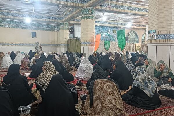 حضور پرشور دانش‌آموزان و فرهنگیان در نماز جمعه این هفته شهرستان ورامین