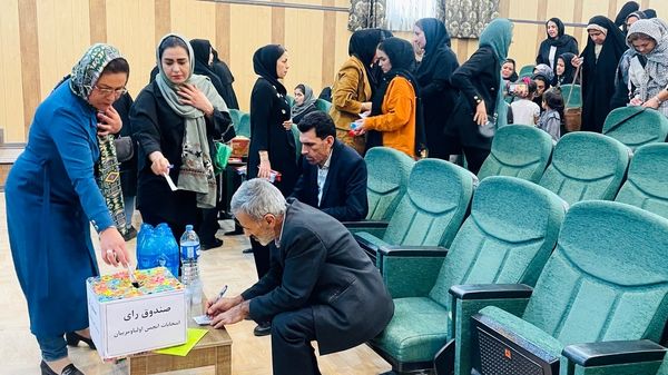 برگزاری جلسه انجمن اولیاء و مربیان دبستان معلم 