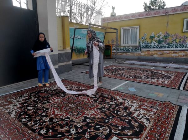 ضیافت افطاری در دبستان  حضرت معصومه (س) مصلی نژاد ناحیه پنج 