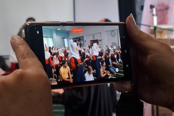  جشن پدر و دختری در دبستان مالک اشتر ملارد در دهه کرامت پیوند مهر را طنین انداز کرد 