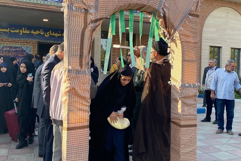 اعزام دانش‌آموزان دختر ورامینی به اردوی معنوی راهیان نور