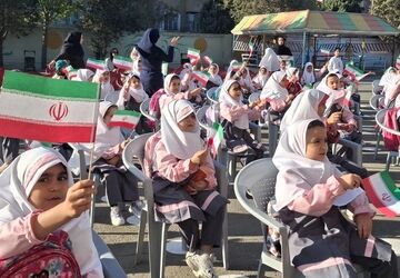 جشن شکوفه‌ها در دبستان ستایش اندیشه شهریار