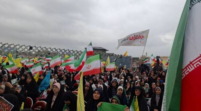دختران آرمانی ، قهرمانان  و استوار هستند