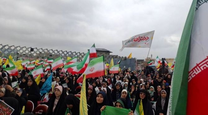 دختران آرمانی ، قهرمانان  و استوار هستند