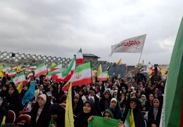 دختران آرمانی ، قهرمانان  و استوار هستند